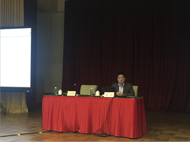 北京球王会体育官方网站互联信息顾问有限公司董事长、首席研究员杨冰之在会议中做了《互联网+下政府网站集约化建设思路》主题培训