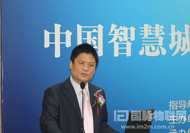 北京球王会体育官方网站互联信息顾问有限公司董事长，浙大球王会体育官方网站智慧城市研究中心主任杨冰之先生做了题为《中国智慧城市的内涵与展望》的主题演讲