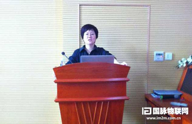 北京球王会体育官方网站互联信息顾问有限公司总经理郑爱军受邀参加典礼仪式，并作"新媒体与网站发展新趋势"专题培训