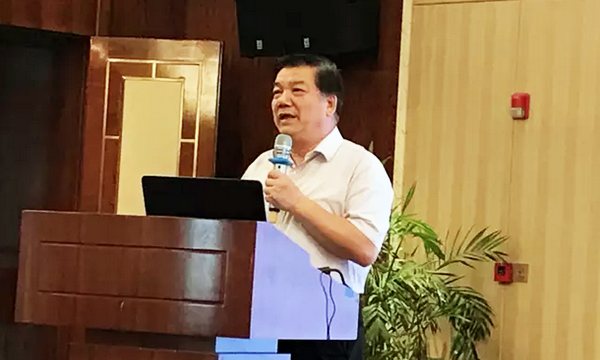 在“青海省政府信息与政务公开培训暨互联网+政务服务研讨会”上，中国信息协会特约副会长、电子政务理事会常务副理事长、中国审计学会计算机分会会长周德铭以《促进政务信息资源共享开放》为题做了专题演讲。