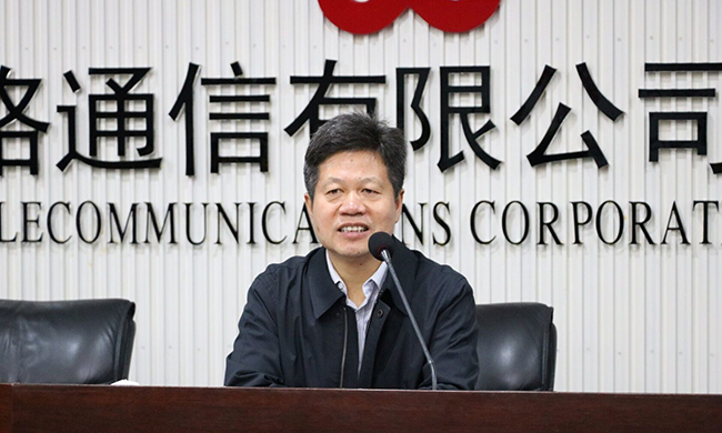 在广东“互联网+政务”大数据研讨会上，广东省经信委信息化推进处处长肖良颜代表指导单位致辞。