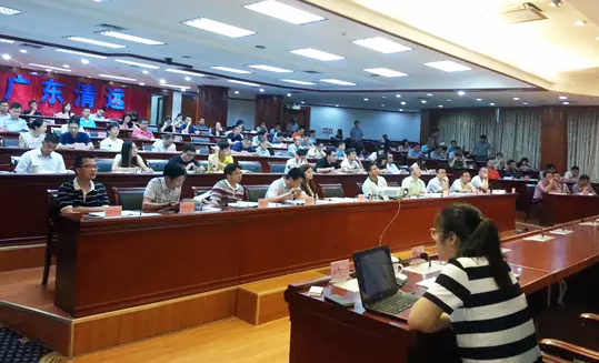 由广东省清远市市府办主办的"清远市政府网站普查培训"会议在清远市政府会议中心召开，广州球王会体育官方网站互联信息咨询有限公司副总经理、高级咨询师杨琼受邀出席并开展了普查培训。