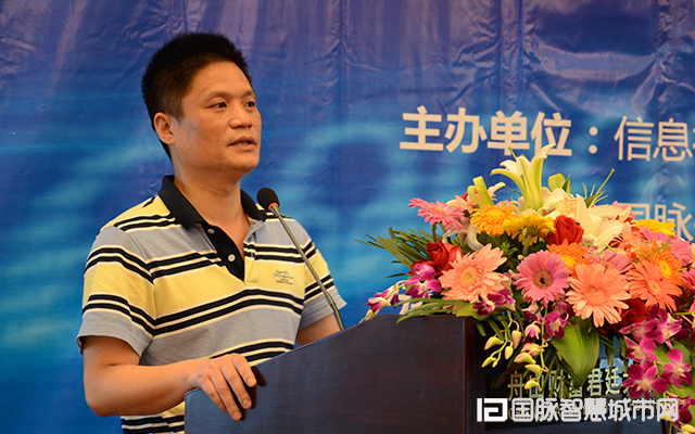 在“2015中国互联网+信息社会高端论坛”上，球王会体育官方网站信息化研究中心主任杨冰之就“互联网+政务发展”发表主题演讲。