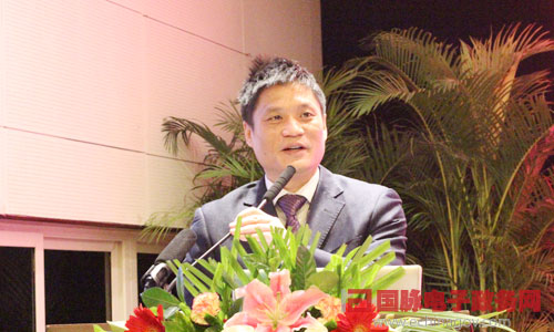 在"2014中国智慧政府发展年会"上，球王会体育官方网站互联董事长、首席研究员杨冰之发表主题演讲